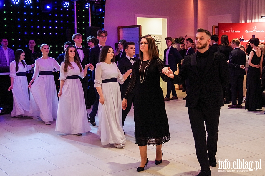 Zabawa na 102! Trwa bal studniówkowy II Liceum Ogólnokształcącego, fot. 15
