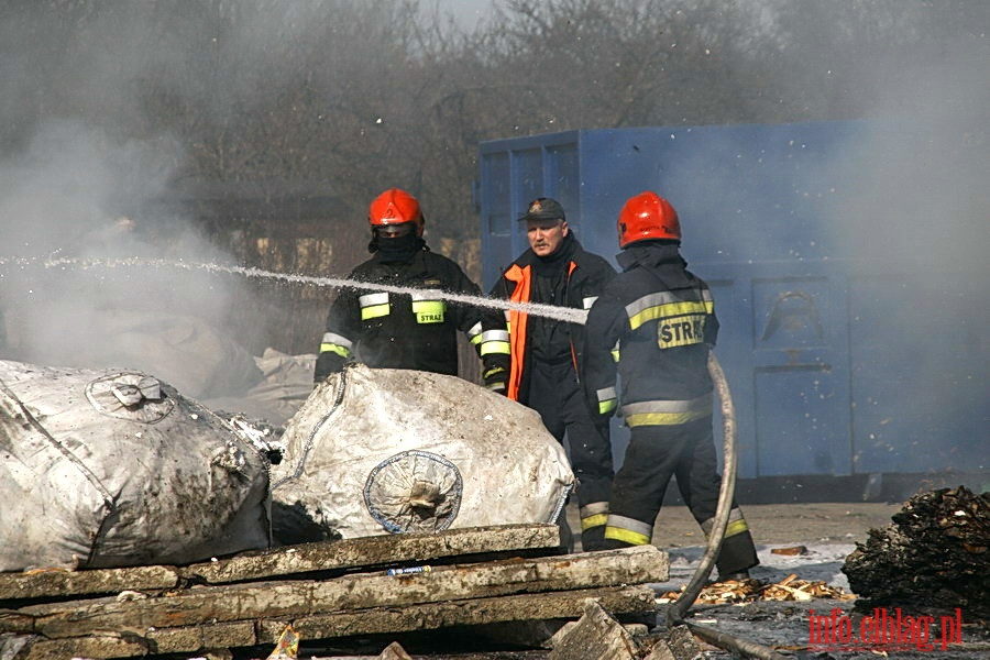 Pożar składowiska surowców wtórnych przy ul. Skrzydlatej, fot. 32