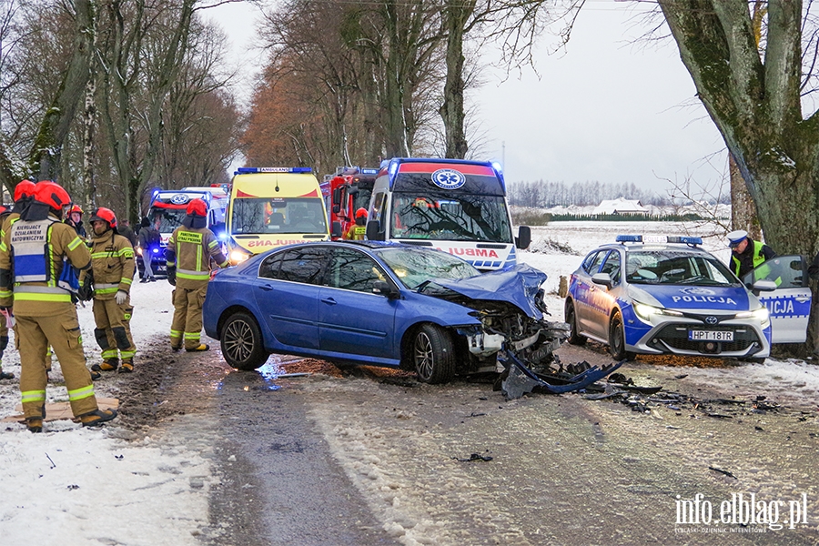 Wypadek w Milejewie przy stacji CPN - 6 osb poszkodowanych, fot. 2