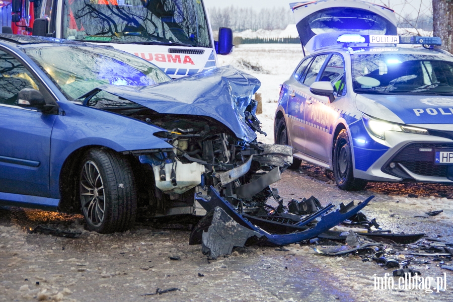 Wypadek w Milejewie przy stacji CPN - 6 osb poszkodowanych, fot. 5