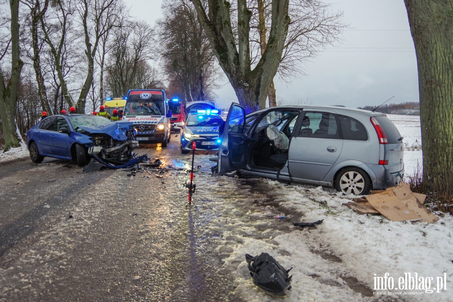 Wypadek w Milejewie przy stacji CPN - 6 osb poszkodowanych, fot. 8