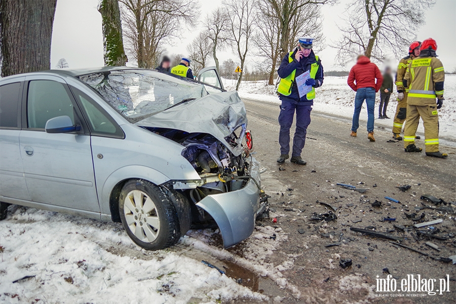 Wypadek w Milejewie przy stacji CPN - 6 osb poszkodowanych, fot. 16