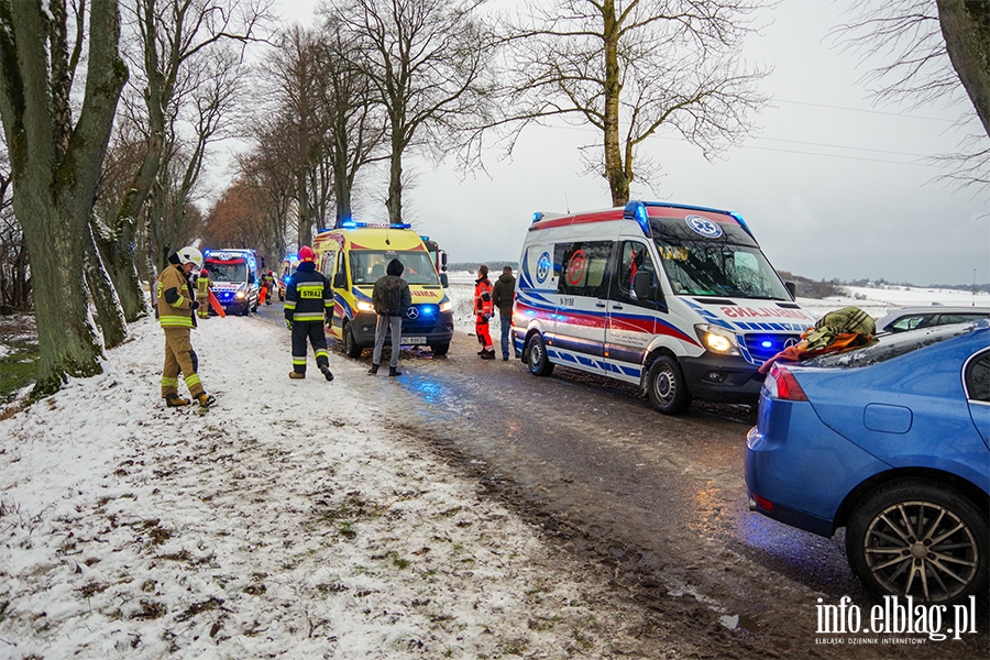 Wypadek w Milejewie przy stacji CPN - 6 osb poszkodowanych, fot. 20
