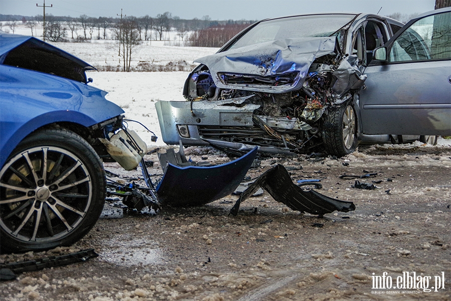 Wypadek w Milejewie przy stacji CPN - 6 osb poszkodowanych, fot. 22