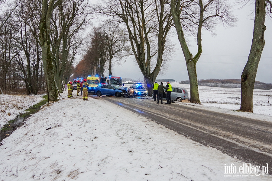 Wypadek w Milejewie przy stacji CPN - 6 osb poszkodowanych, fot. 23