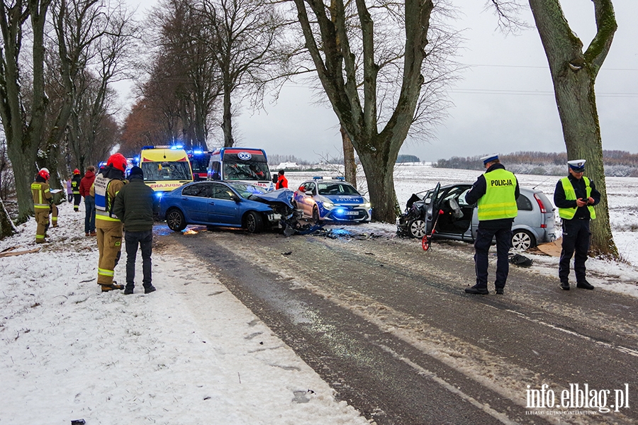 Wypadek w Milejewie przy stacji CPN - 6 osb poszkodowanych, fot. 24