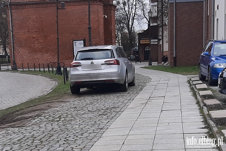 Mistrzowie parkowania w Elblągu (część 231), fot. 11