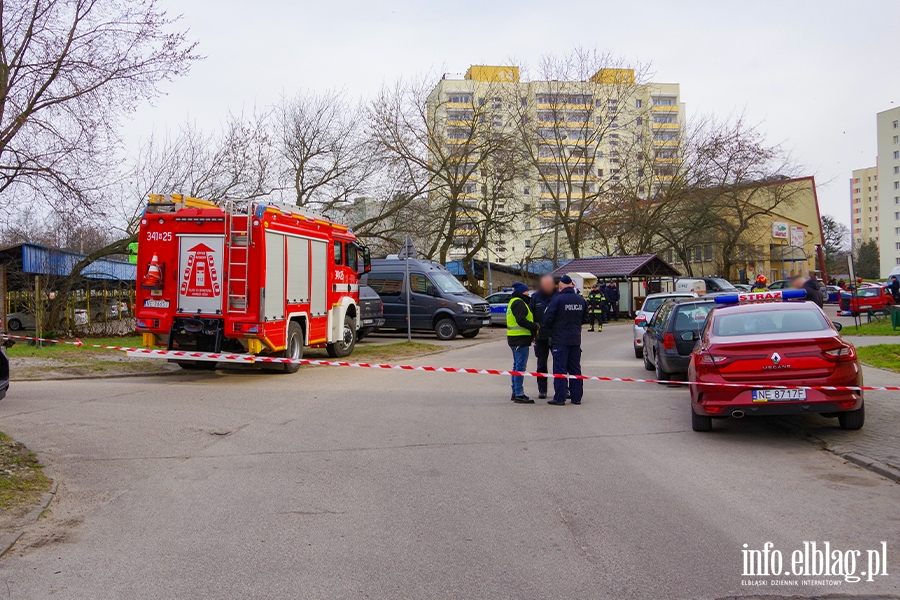 Okulickiego: W mieszkaniu znaleziono niebezpieczne substancje. Ewakuowano ok. 100 mieszkacw, fot. 1