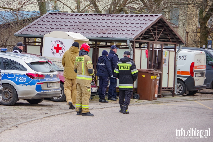Okulickiego: W mieszkaniu znaleziono niebezpieczne substancje. Ewakuowano ok. 100 mieszkańców, fot. 2