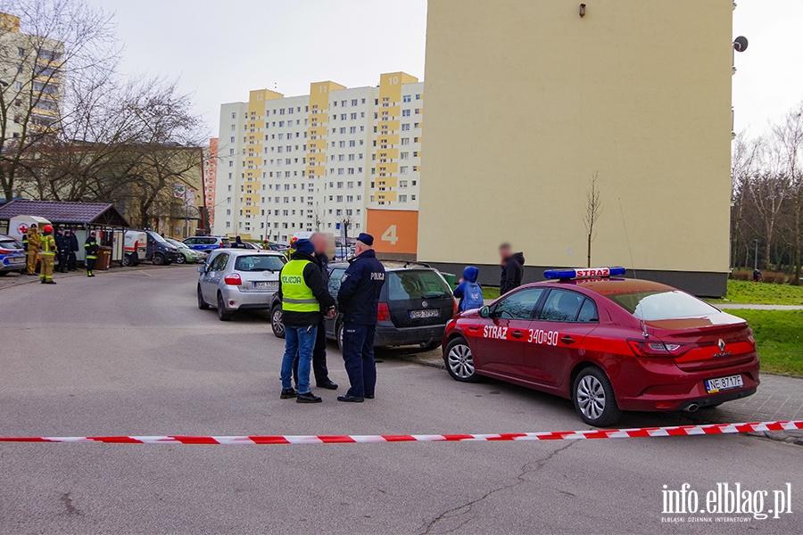 Okulickiego: W mieszkaniu znaleziono niebezpieczne substancje. Ewakuowano ok. 100 mieszkacw, fot. 4