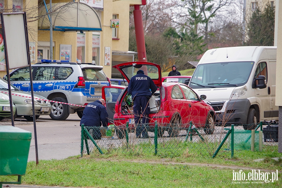 Okulickiego: W mieszkaniu znaleziono niebezpieczne substancje. Ewakuowano ok. 100 mieszkacw, fot. 17