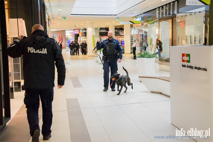 Alarm bombowy w CH OGRODY. Ewakuowano pracownikw i klientw. To byy tylko wiczenia, fot. 1