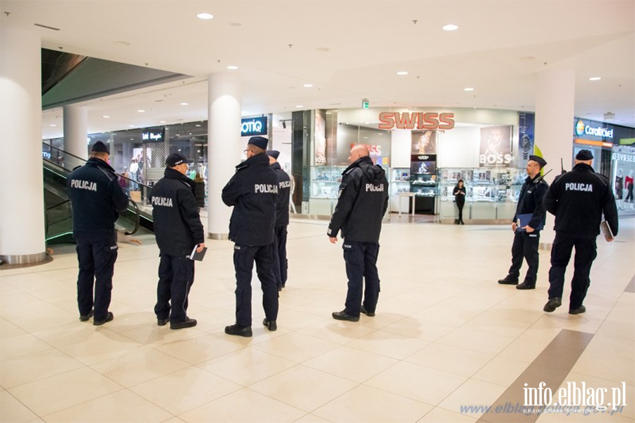 Alarm bombowy w CH OGRODY. Ewakuowano pracownikw i klientw. To byy tylko wiczenia, fot. 3