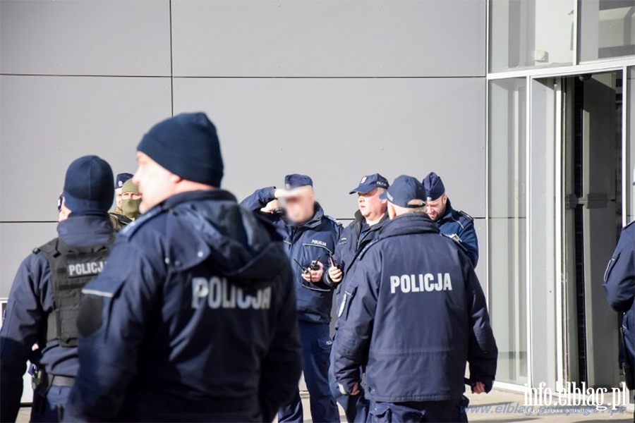 Alarm bombowy w CH OGRODY. Ewakuowano pracownikw i klientw. To byy tylko wiczenia, fot. 8