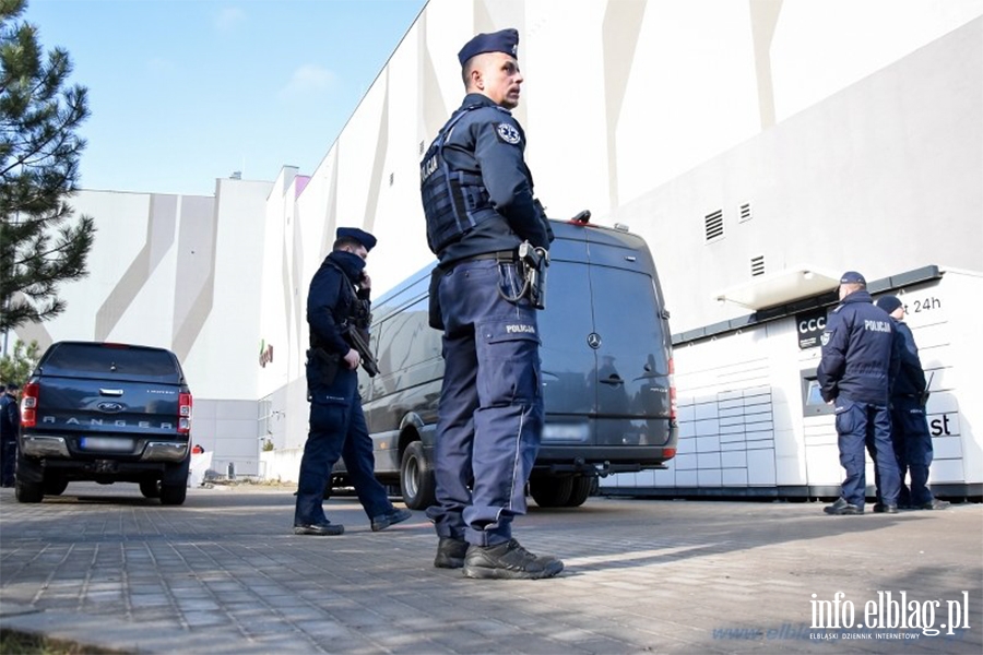 Alarm bombowy w CH OGRODY. Ewakuowano pracownikw i klientw. To byy tylko wiczenia, fot. 12