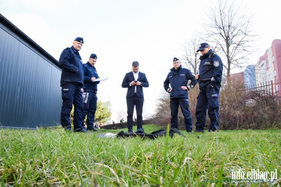 Alarm bombowy w CH OGRODY. Ewakuowano pracownikw i klientw. To byy tylko wiczenia, fot. 21