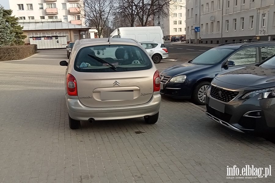 Mistrzowie parkowania w Elblągu (część 233), fot. 12