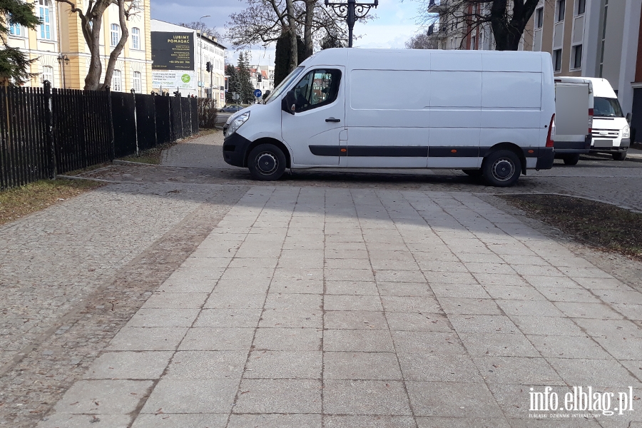 Mistrzowie parkowania w Elblągu (część 234), fot. 4