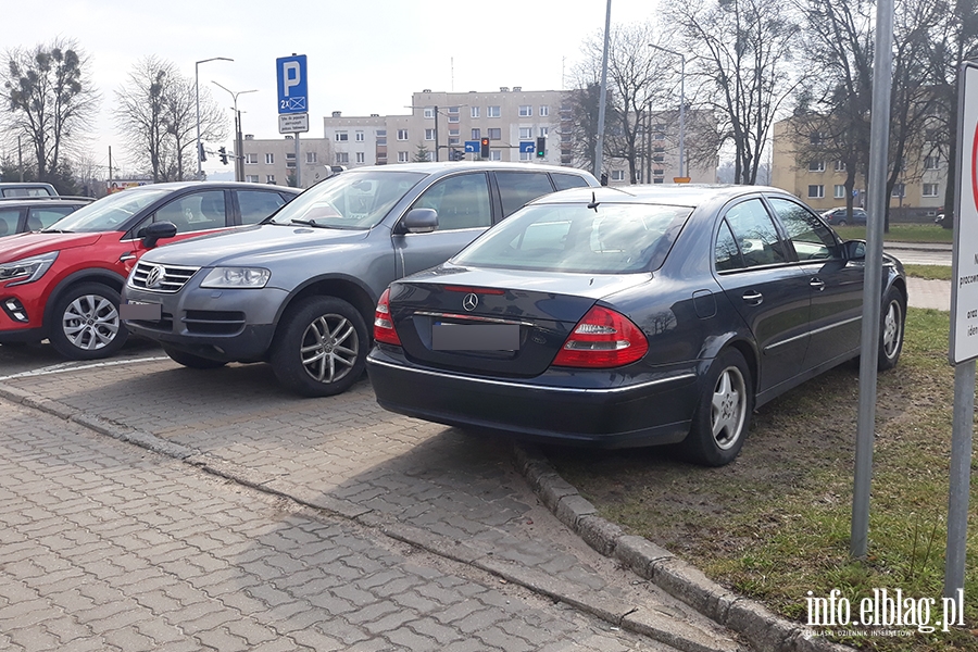 Mistrzowie parkowania w Elblągu (część 237)