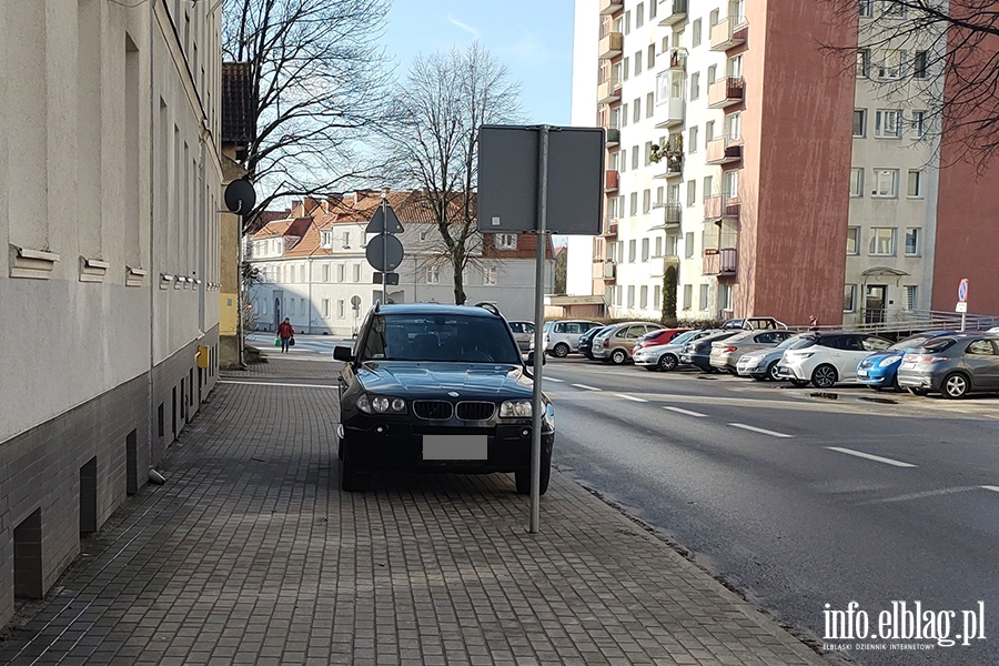 Mistrzowie parkowania w Elblągu (część 238), fot. 4