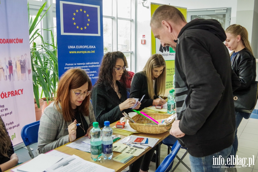 Elblskie Targi Pracy za nami. Na chtnych czekao kilkaset ofert zatrudnienia, fot. 5