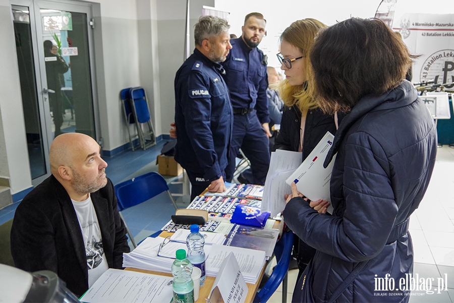 Elblskie Targi Pracy za nami. Na chtnych czekao kilkaset ofert zatrudnienia, fot. 19