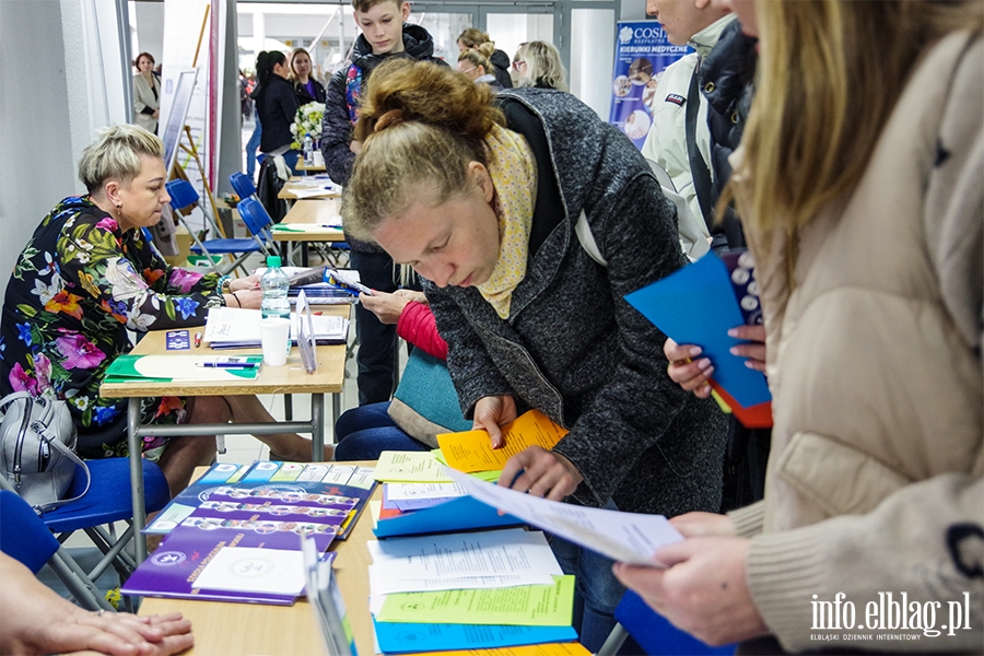 Elblskie Targi Pracy za nami. Na chtnych czekao kilkaset ofert zatrudnienia, fot. 21