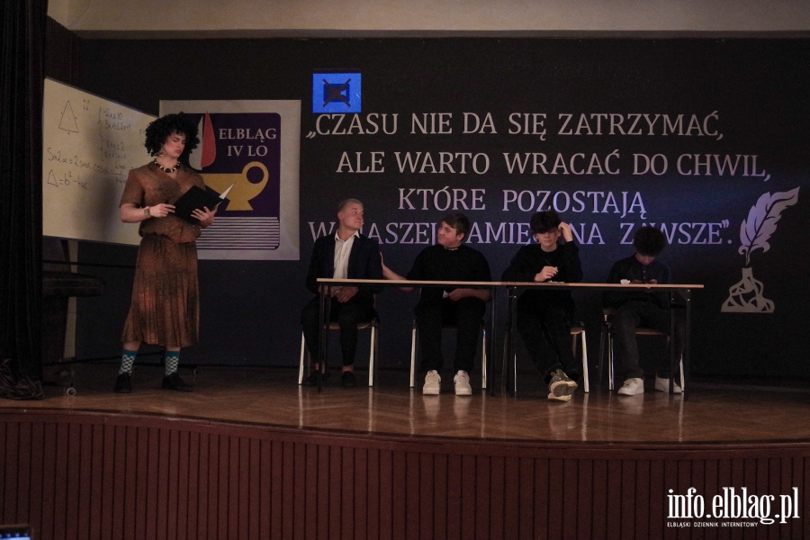 Elbląg: Uroczyste pożegnanie maturzystów w IV LO, fot. 80