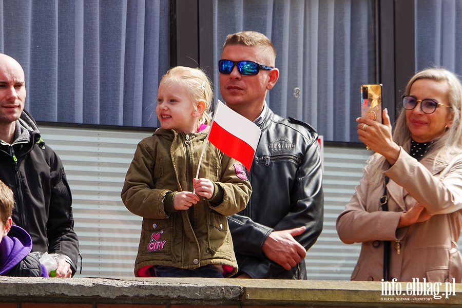 Elbląg: Mieszkańcy przeszli z 50-metrową flagą ulicami starówki, fot. 53
