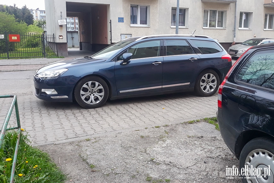 Mistrzowie parkowania w Elblągu (część 248), fot. 7