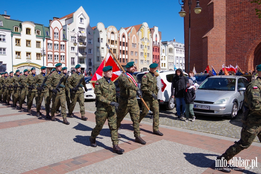 Obchody 232. rocznicy uchwalenia Konstytucji 3 Maja. witowalimy oficjalnie i... na rzece Elblg, fot. 12