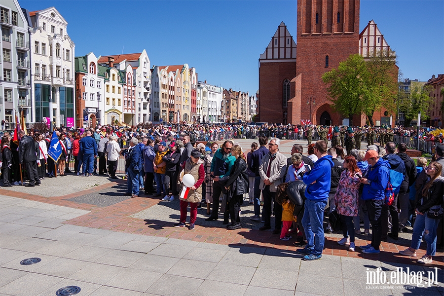 Obchody 232. rocznicy uchwalenia Konstytucji 3 Maja. witowalimy oficjalnie i... na rzece Elblg, fot. 27