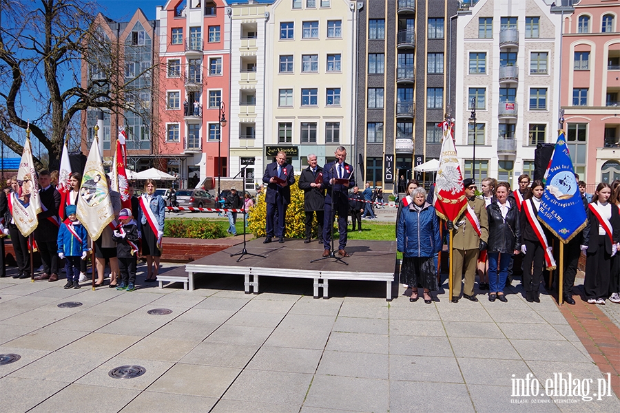 Obchody 232. rocznicy uchwalenia Konstytucji 3 Maja. witowalimy oficjalnie i... na rzece Elblg, fot. 34