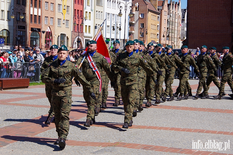 Obchody 232. rocznicy uchwalenia Konstytucji 3 Maja. witowalimy oficjalnie i... na rzece Elblg, fot. 42