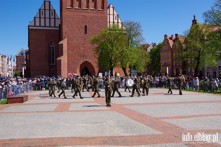 Obchody 232. rocznicy uchwalenia Konstytucji 3 Maja. witowalimy oficjalnie i... na rzece Elblg, fot. 47