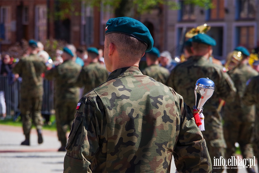 Obchody 232. rocznicy uchwalenia Konstytucji 3 Maja. witowalimy oficjalnie i... na rzece Elblg, fot. 60