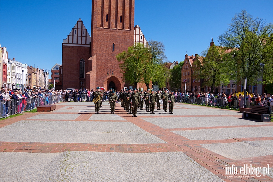 Obchody 232. rocznicy uchwalenia Konstytucji 3 Maja. witowalimy oficjalnie i... na rzece Elblg, fot. 63