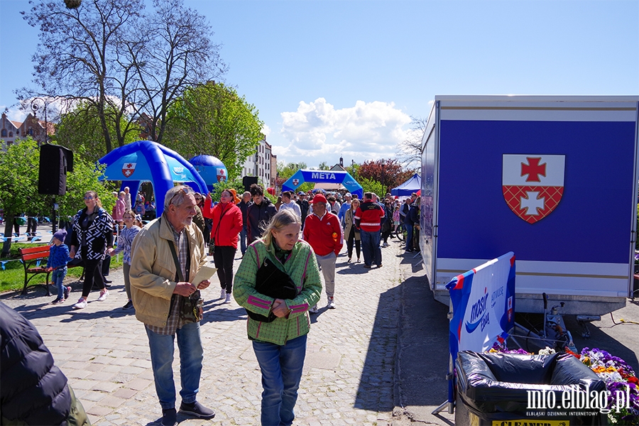 Obchody 232. rocznicy uchwalenia Konstytucji 3 Maja. witowalimy oficjalnie i... na rzece Elblg, fot. 74