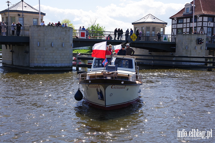 Obchody 232. rocznicy uchwalenia Konstytucji 3 Maja. witowalimy oficjalnie i... na rzece Elblg, fot. 119