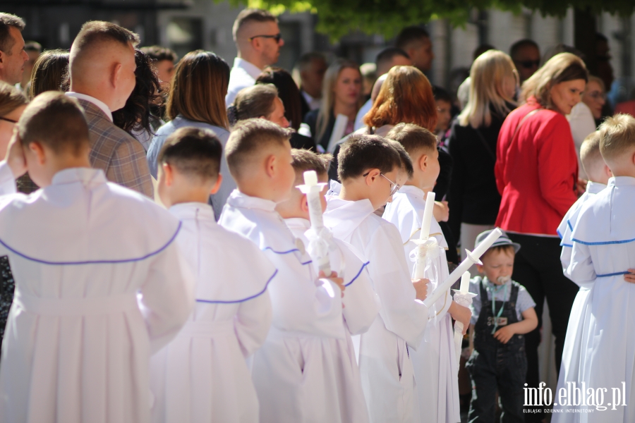 Elblg: Pierwsza Komunia wita w Katedrze w. Mikoaja, fot. 4