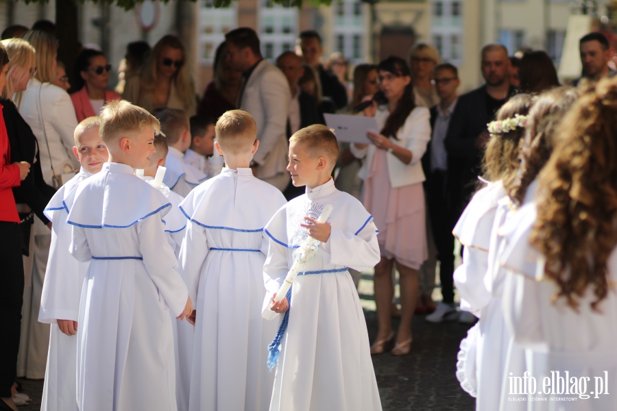 Elblg: Pierwsza Komunia wita w Katedrze w. Mikoaja, fot. 5