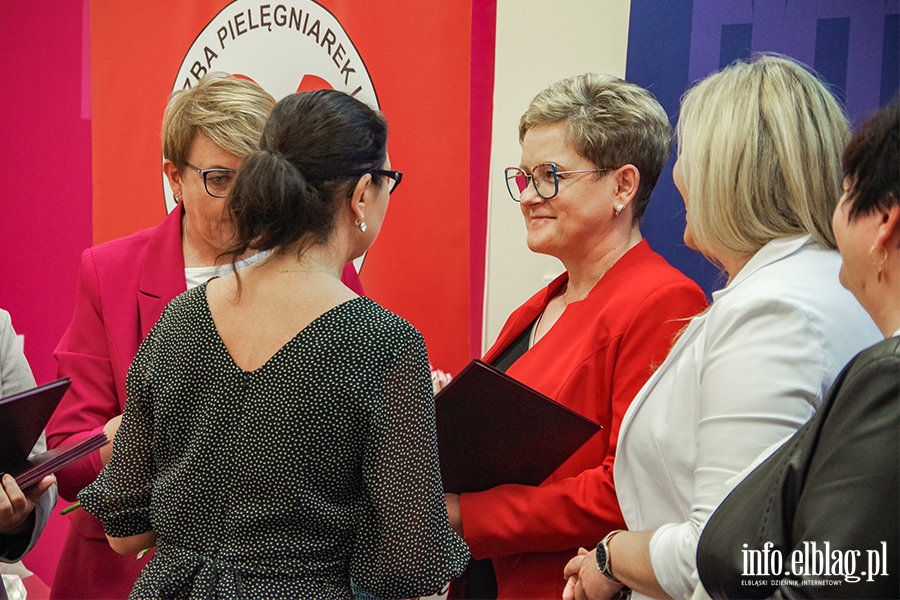 Elbląg: "Rozpalić w sobie iskrę". Pielęgniarki i położne świętowały, fot. 59