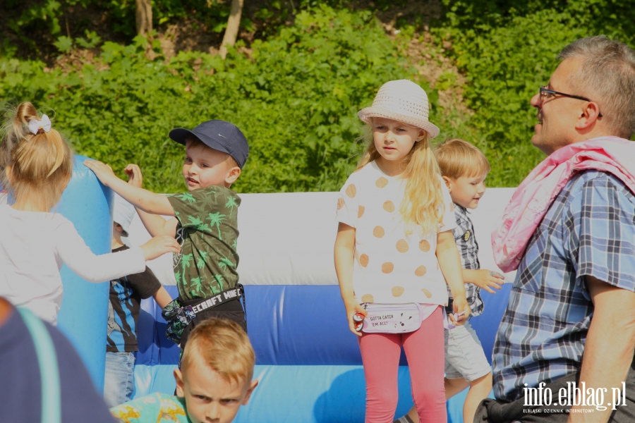 Dzieci witoway w Parku Dolinka, fot. 17