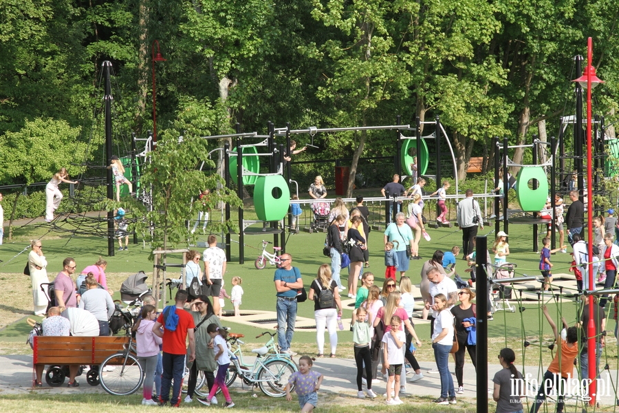 Dzieci witoway w Parku Dolinka, fot. 46