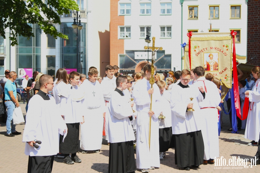 Elblg: Procesja przesza ulicami Starego Miasta. Wierni witowali Boe Ciao , fot. 1