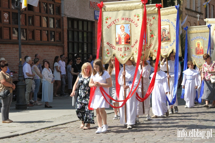 Elblg: Procesja przesza ulicami Starego Miasta. Wierni witowali Boe Ciao , fot. 7