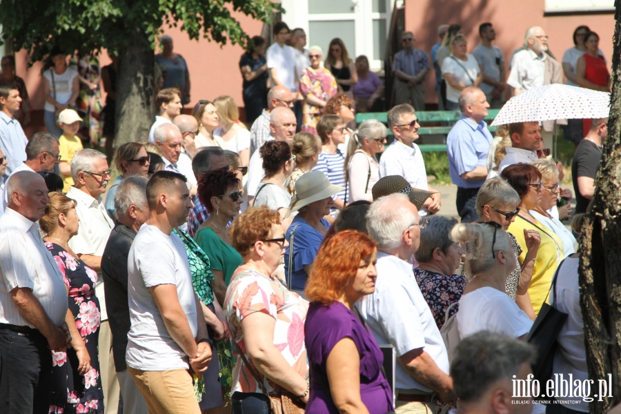 Elblg: Procesja przesza ulicami Starego Miasta. Wierni witowali Boe Ciao , fot. 27