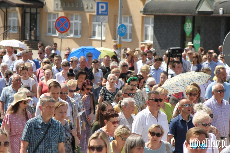 Elblg: Procesja przesza ulicami Starego Miasta. Wierni witowali Boe Ciao , fot. 38