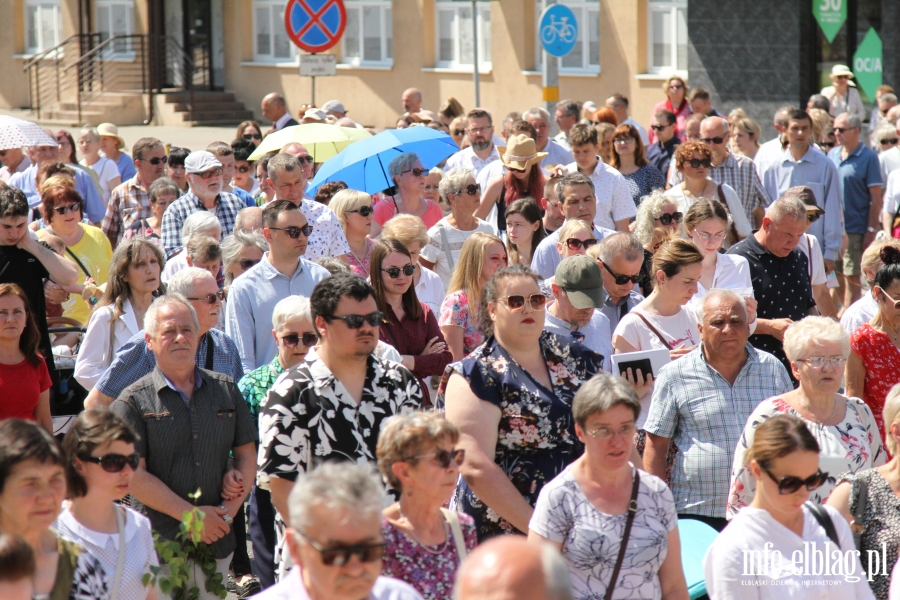 Elblg: Procesja przesza ulicami Starego Miasta. Wierni witowali Boe Ciao , fot. 39