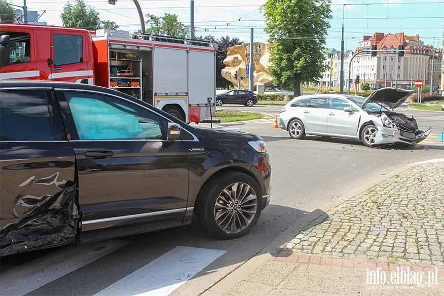 Elblg: Zderzenie przy szkole muzycznej, fot. 1